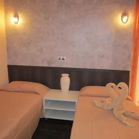 Yucca Park Aparthotel 3*