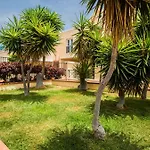 מלון דירות Yucca Park 3*