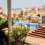 Yucca Park מלון דירות אדחה